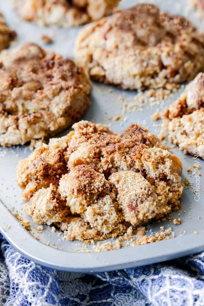showing how to make French Toast Muffins by baking in the oven