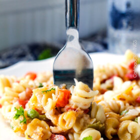 15 MINUTE PREP Cajun Bacon Tuna Pasta Bake (aka tuna casserole) is cheesy, flavorful and perfect for those busy nights WITHOUT all the guilt!