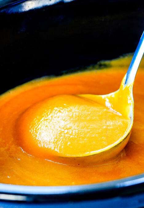 this SUPER creamy Slow Cooker Chipotle Sweet Potato Soup is AMAZING! Its loaded with flavor, vegan, crazy healthy and so easy! Definitely one of my new favorite soups! Â