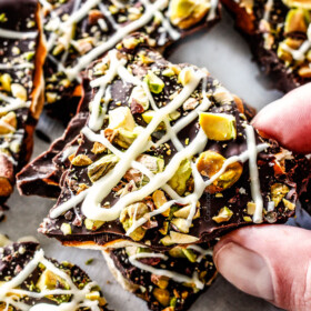 Ridiculously EASY Pistachio Chocolate Pretzel Bark is the best pretzel bark recipe I have ever made - perfect for holiday gifts! It's easy, stress free, make ahead and everyone looooooves it!