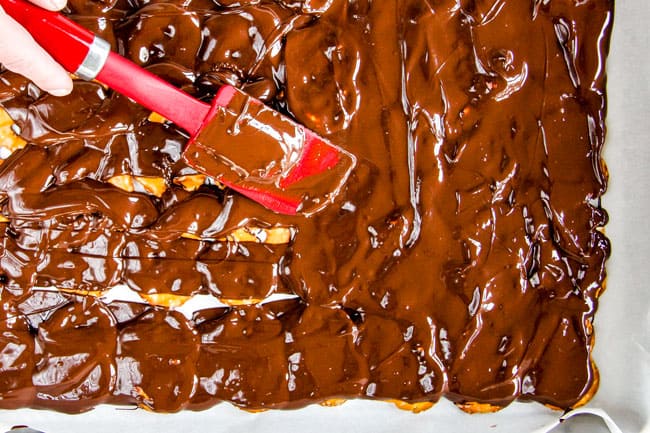 Ridiculously EASY Pistachio Chocolate Pretzel Bark is the best pretzel bark recipe I have ever made - perfect for holiday gifts! It's easy, stress free, make ahead and everyone looooooves it!