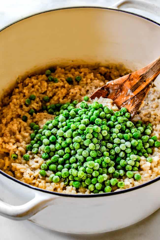 showing how to make risotto by adding peas