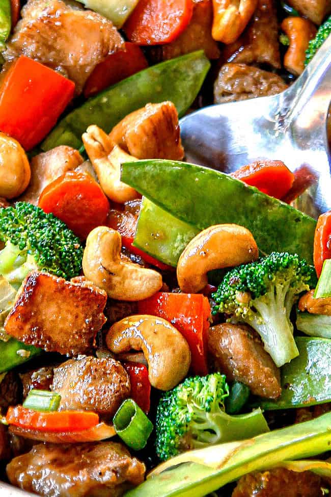 up close of best chicken stir fry recipe in a large skillet with chicken, vegetables and stir fry sauce
