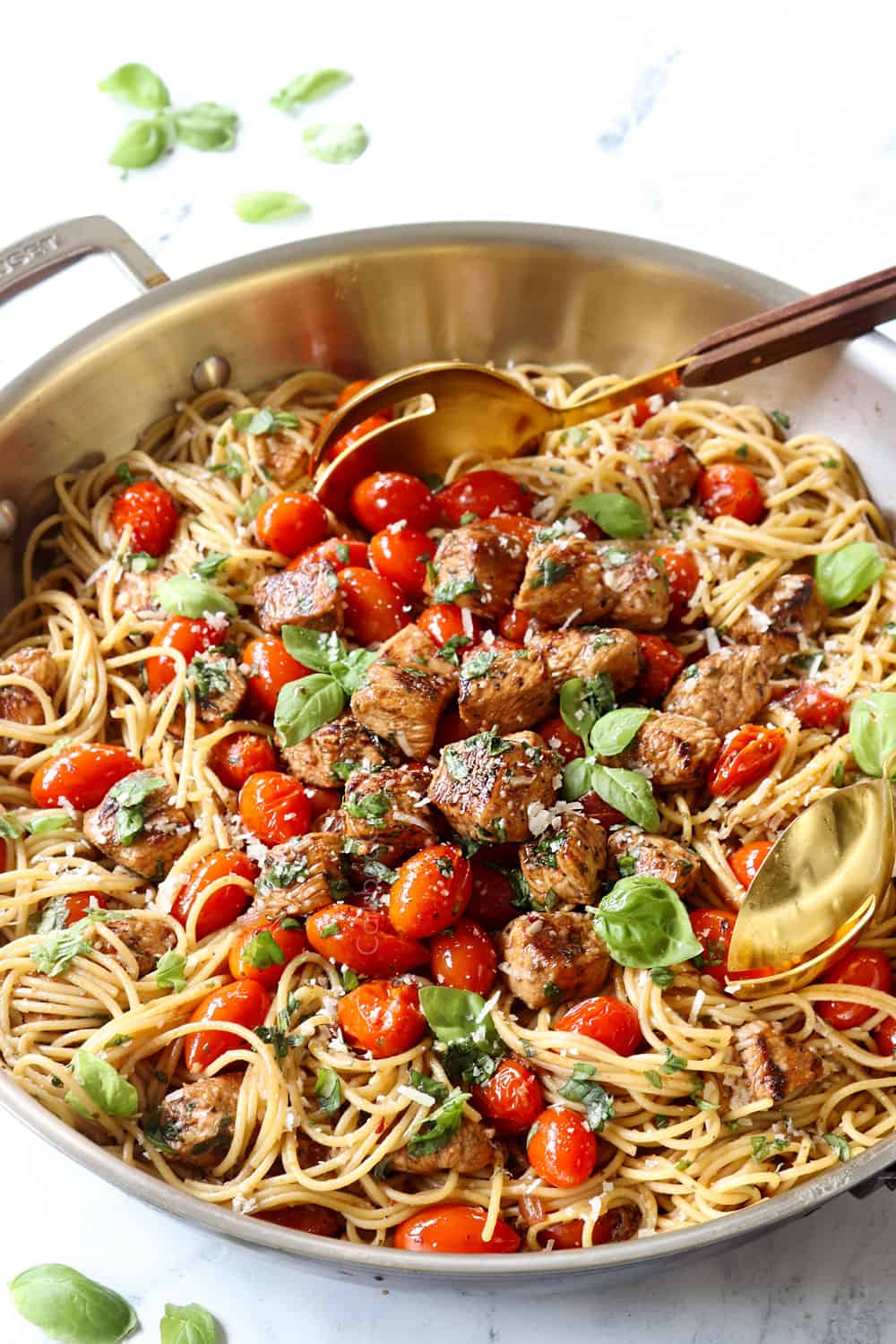 two tongs serving chicken pasta recipe