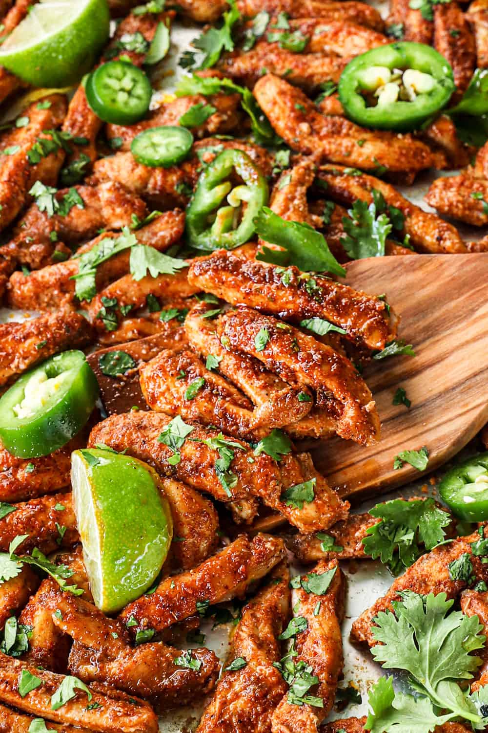 up close showing how juicy the sheet pan chicken fajitas are