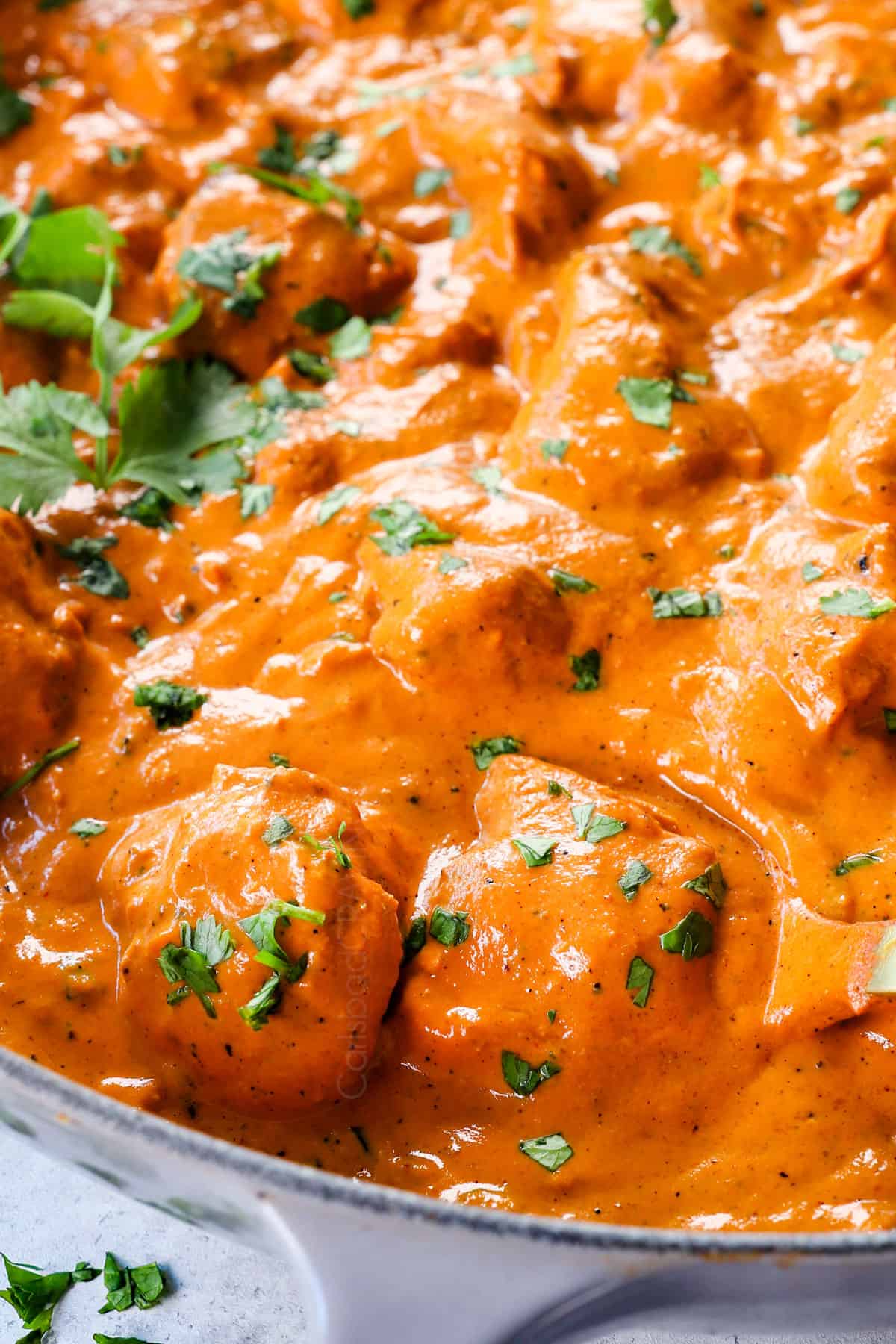 up close of chicken tikka masala showing how juicy the chicken is