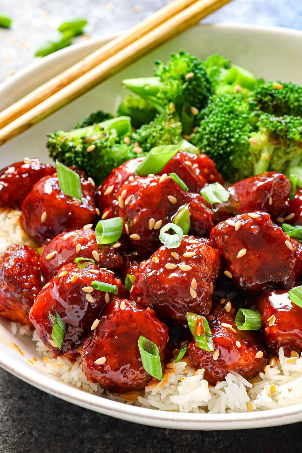 up close of serving Korean fried chicken recipe with white rice