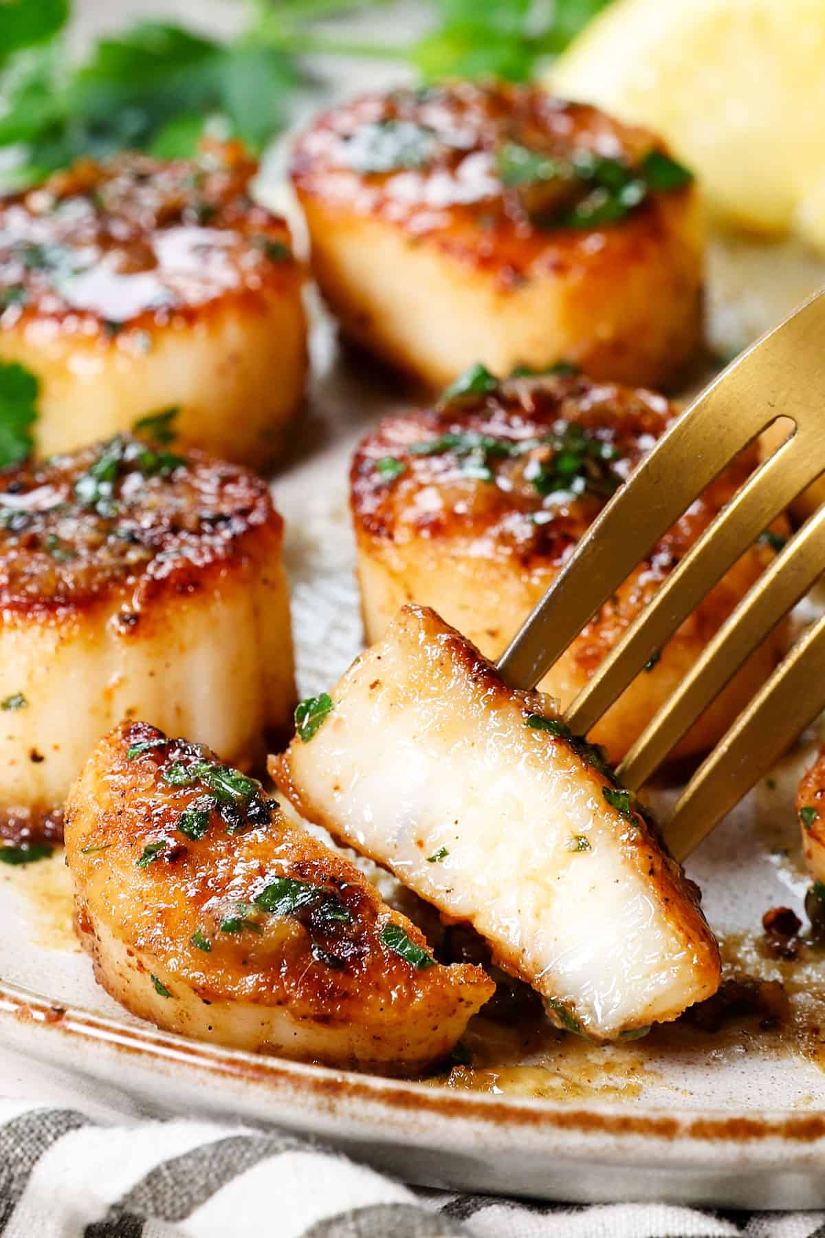 scallop sliced open showing the juicy, tender inside