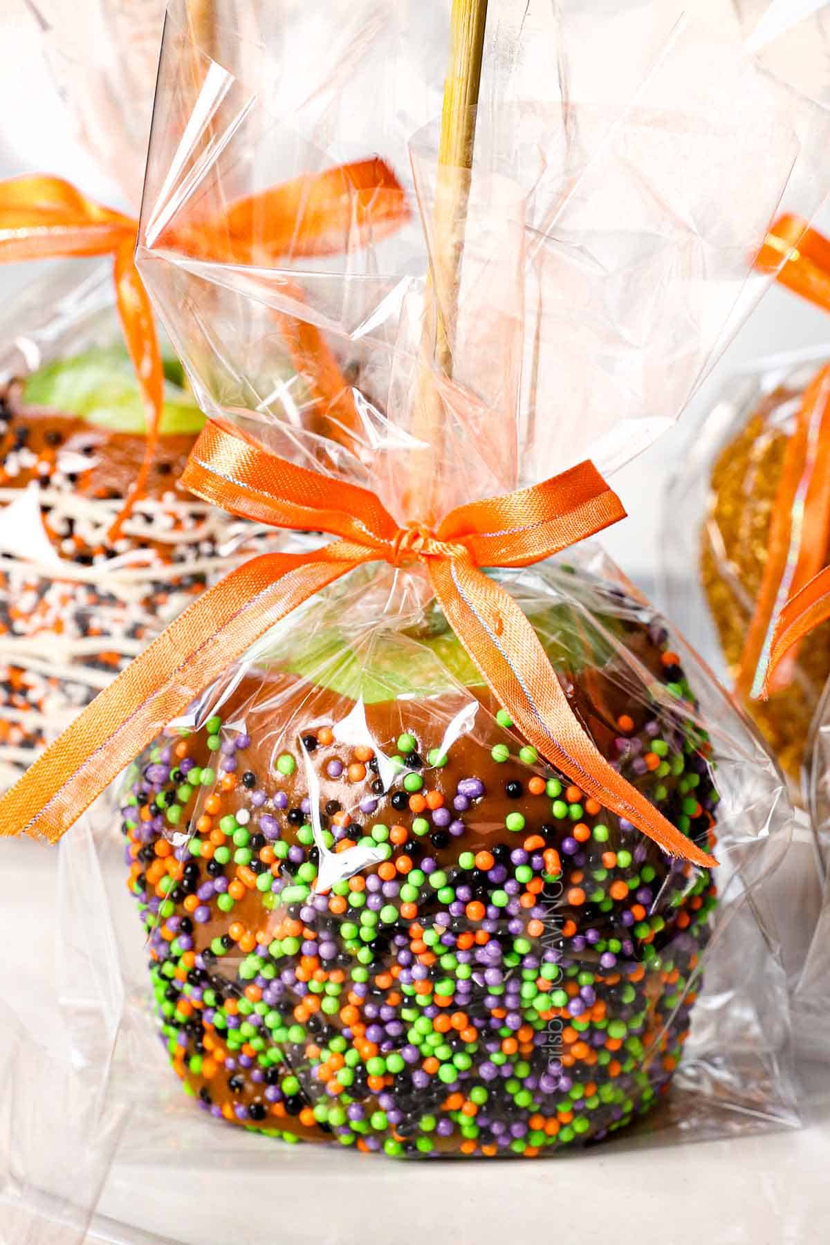 showing how to gift caramel apples wrapped in cellophane and a ribbon