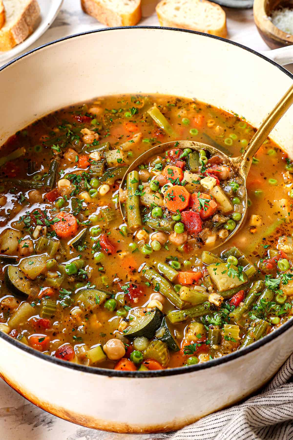 showing how to serve vegetable soup by garnishing with fresh parsley